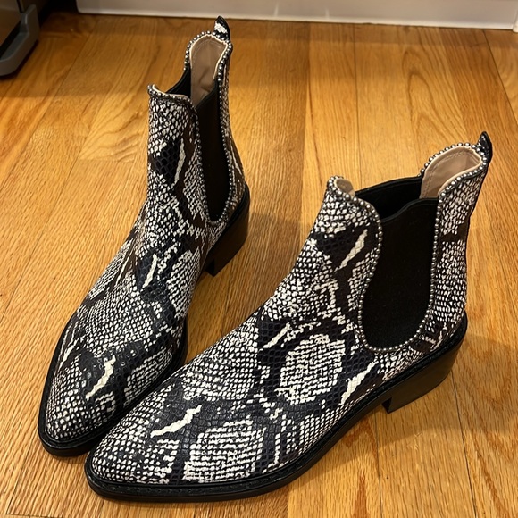 Coach leather snakeskin booties size 7.5 amazing condition - Picture 2 of 5